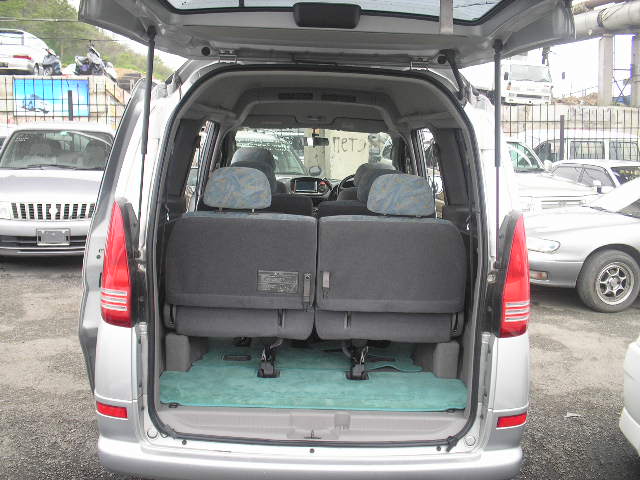 2001 Nissan Serena Pictures