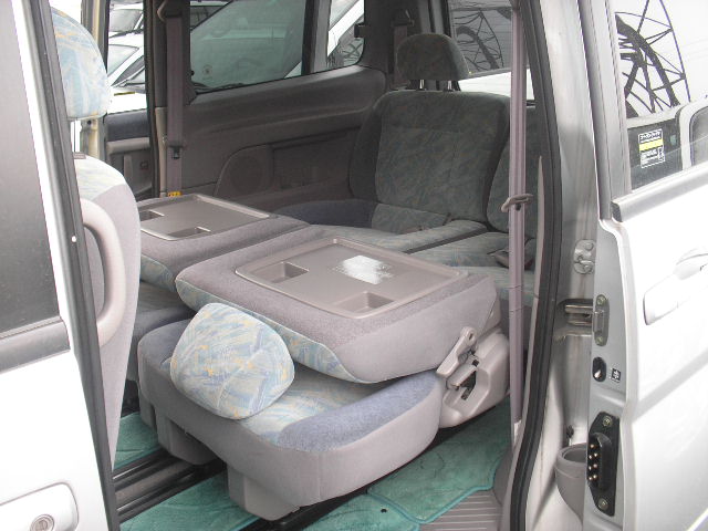 2001 Nissan Serena Photos