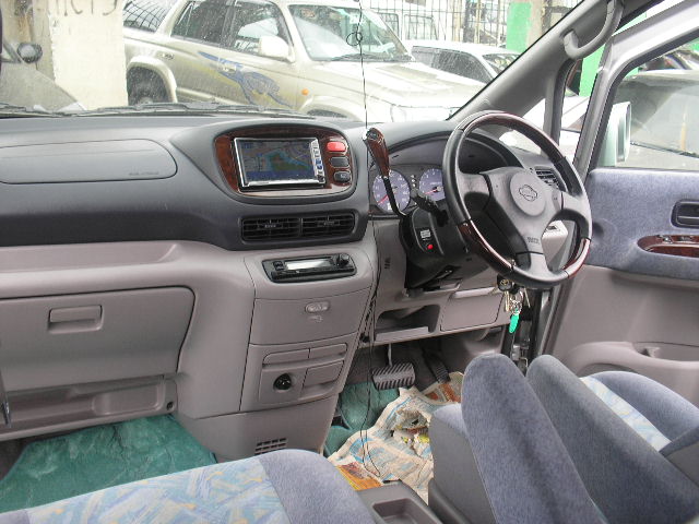 2001 Nissan Serena Photos