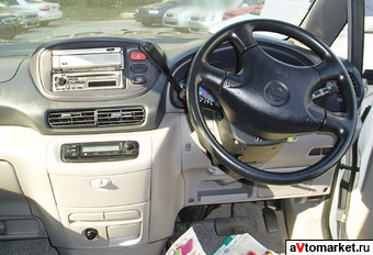 2001 Nissan Serena Pictures