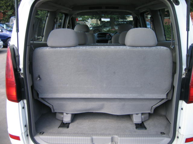 2001 Nissan Serena Images