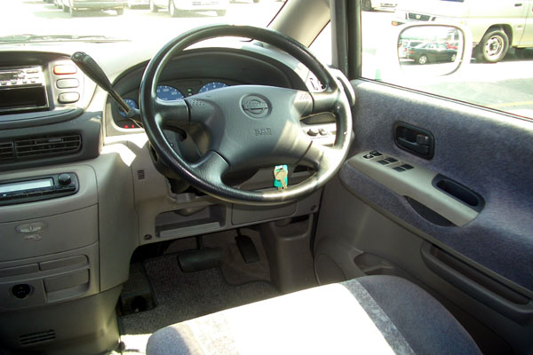 2001 Nissan Serena Pics