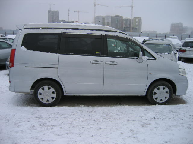 2001 Nissan Serena Pictures