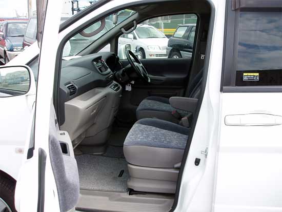 2001 Nissan Serena Photos