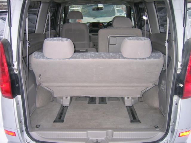 2001 Nissan Serena Photos