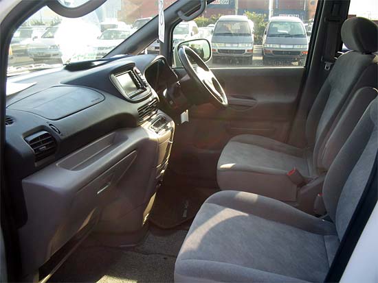 2001 Nissan Serena Pictures