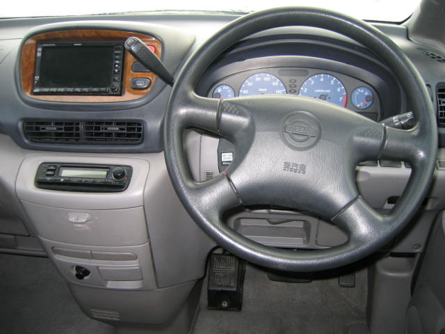 2001 Nissan Serena Pictures