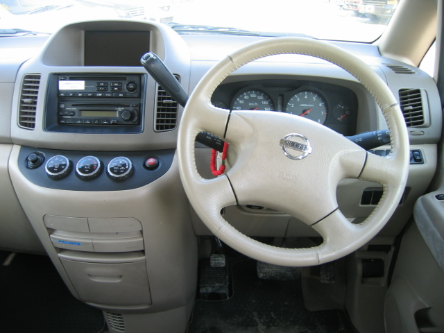 2001 Nissan Serena Photos