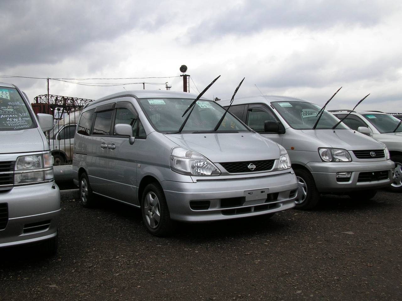 2001 Nissan Serena Photos