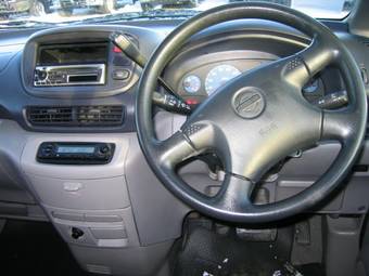 2001 Nissan Serena Pictures