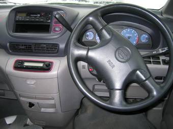 2001 Nissan Serena Pictures