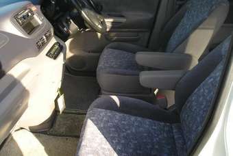 2001 Nissan Serena Pictures