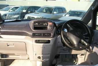 2001 Nissan Serena Photos