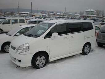 2001 Nissan Serena Photos