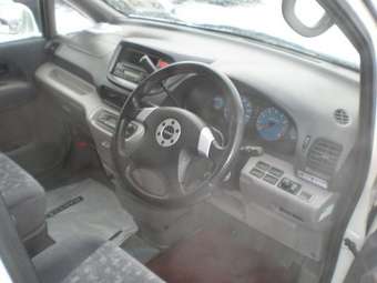 2001 Nissan Serena Wallpapers