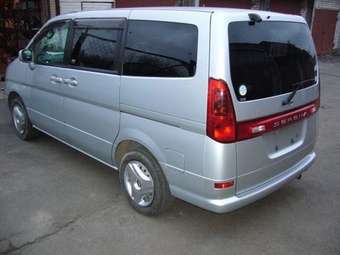 2001 Nissan Serena Pictures