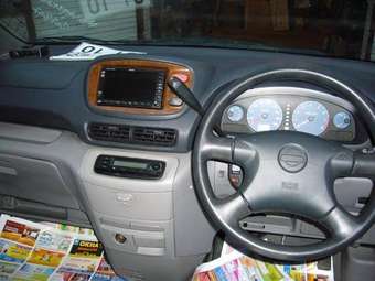 2001 Nissan Serena Photos