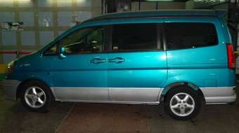 2001 Nissan Serena Photos