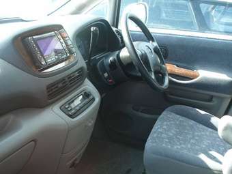 2001 Nissan Serena Pictures