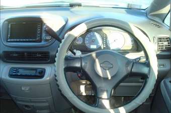 2001 Nissan Serena Pics