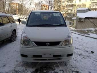 2001 Nissan Serena Pictures