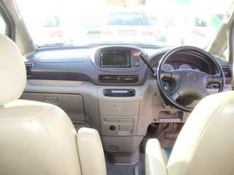 2001 Nissan Serena Photos