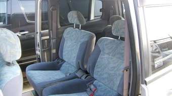 2001 Nissan Serena Pictures