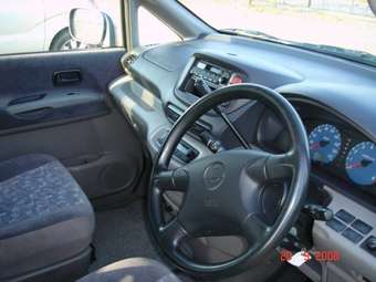 2001 Nissan Serena Pictures