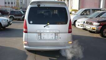 2001 Nissan Serena Pictures