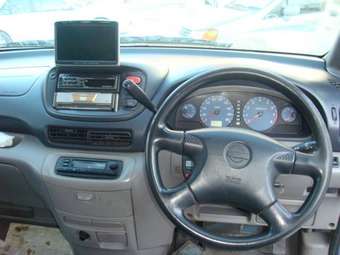 2001 Nissan Serena Pictures