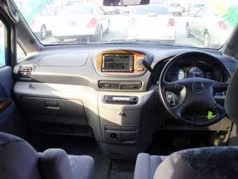 2001 Nissan Serena Photos