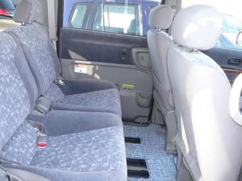 2001 Nissan Serena Pictures