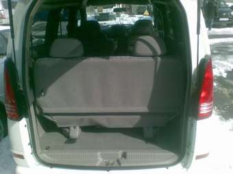 2001 Nissan Serena Pictures