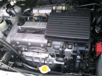 2001 Nissan Serena Photos