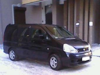 2001 Nissan Serena Pictures