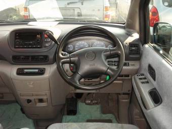 2001 Nissan Serena Pictures