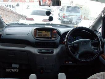 2001 Nissan Serena Photos