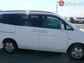 2001 Nissan Serena Photos