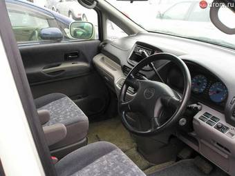 2001 Nissan Serena Pictures