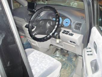 2001 Nissan Serena Photos