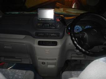 2001 Nissan Serena Pictures