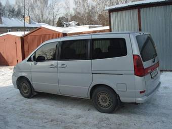 2001 Nissan Serena Photos