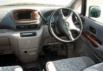 2001 Nissan Serena Photos