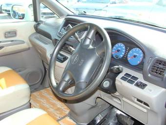 2001 Nissan Serena Photos