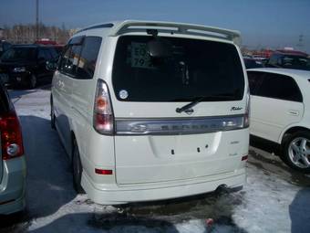 2001 Nissan Serena Photos