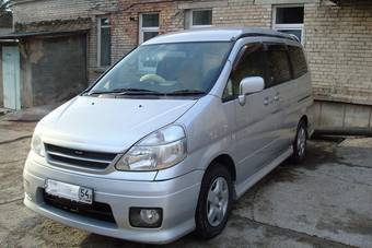 2001 Nissan Serena Pictures