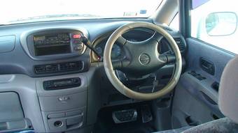 2001 Nissan Serena Pics