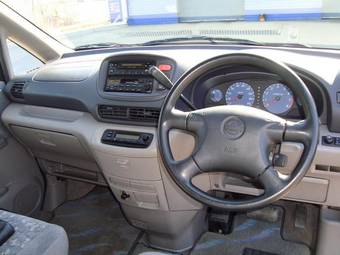 2001 Nissan Serena Pictures