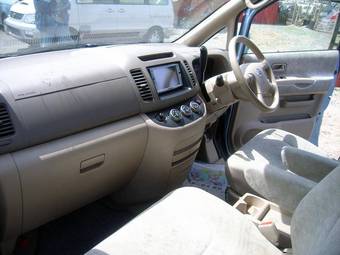 2001 Nissan Serena Photos