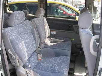 2001 Nissan Serena Photos